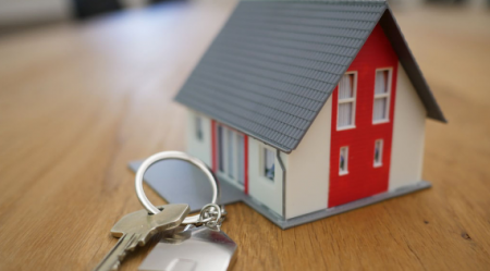 small house figurine with keys